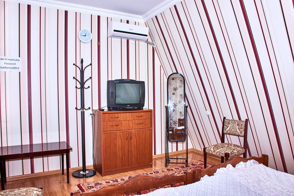California Guest House Gori Buitenkant foto