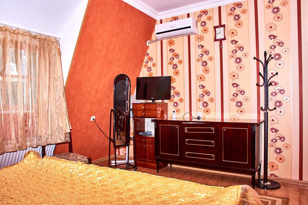 California Guest House Gori Buitenkant foto
