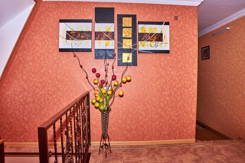 California Guest House Gori Buitenkant foto
