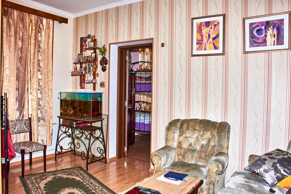 California Guest House Gori Buitenkant foto