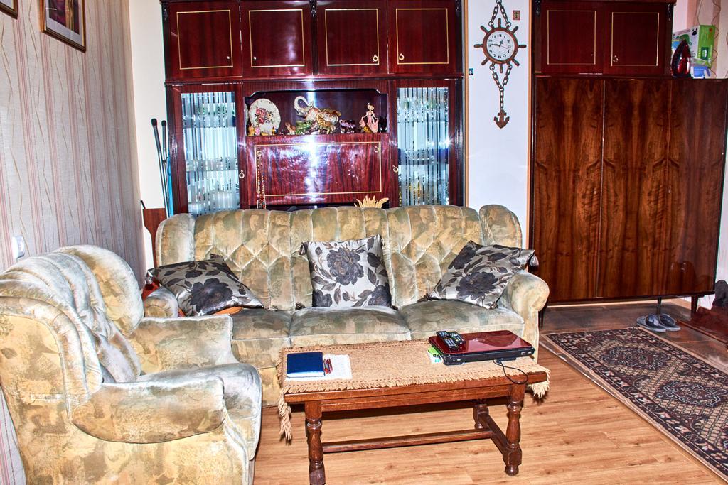 California Guest House Gori Buitenkant foto