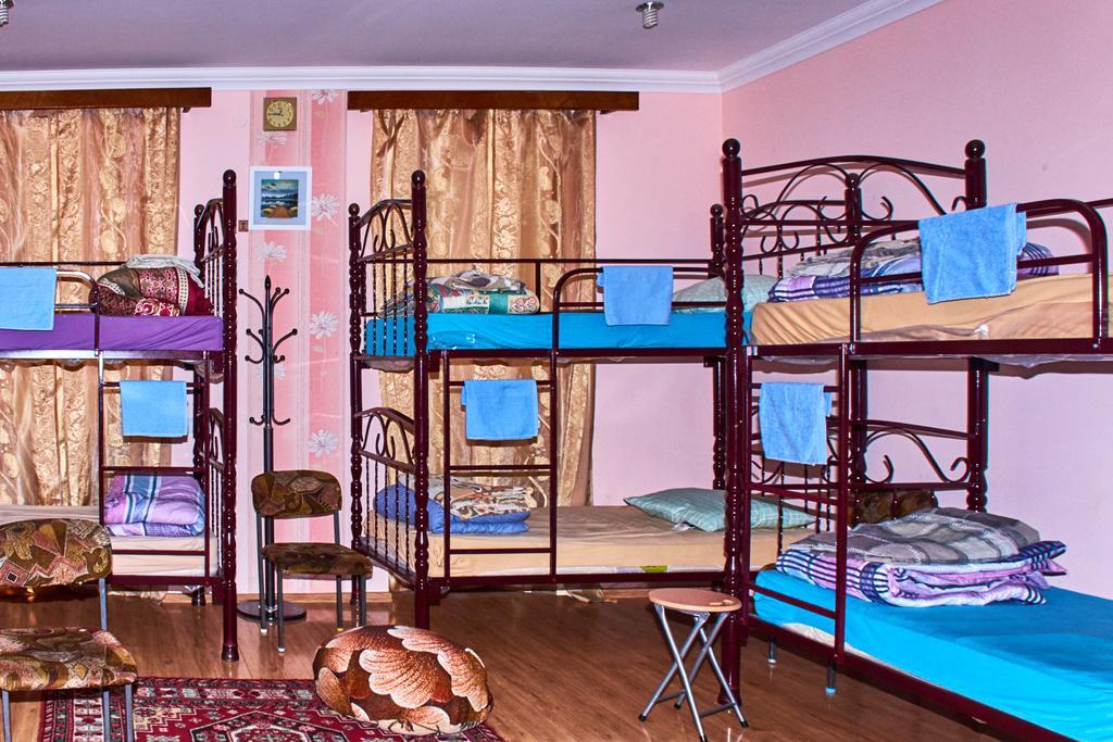 California Guest House Gori Buitenkant foto