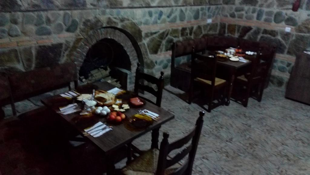 California Guest House Gori Buitenkant foto
